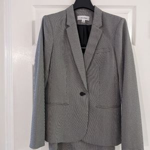 Stunning Calvin Klein Houndstooth Skirt Suit Size 8